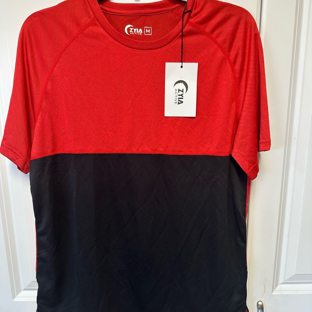 ZYIA Men's Two-Tone Red and Black Athletic Tee NWT